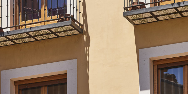 Pintar Fachadas de Casas Unifamiliares / Chalets en Mataró · Pintura anticorrosiva para Barandillas, Rejas y otros Elementos