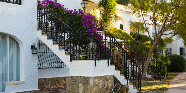 Pintar Fachadas de Casas Unifamiliares / Chalets en Mataró · Pintura para Pintado de Balcones, Barandillas, Terrazas y Exteriores