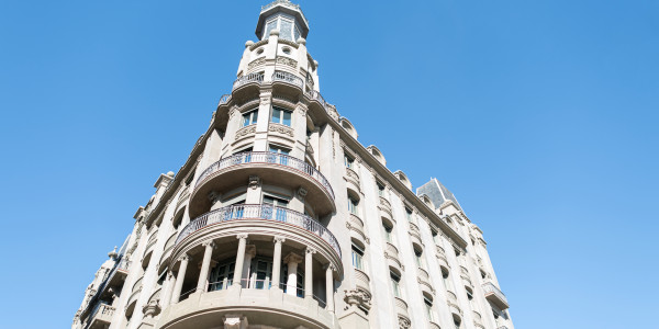 Pintar Fachadas de Empresas / Negocios / Locales Comerciales en Mataró · Restauración de Fachadas Antiguas