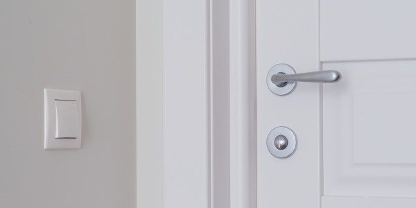 Pintar Fachadas y Patios de Luces de Comunidades Vecinos / Propietarios en Mataró · Pintura para Pintado de Puertas Privadas de Vecinos
