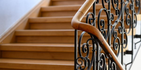 Pintar Fachadas y Patios de Luces de Comunidades Vecinos / Propietarios en Mataró · Pintado de Pasillos, Escaleras y Zonas de Tránsito