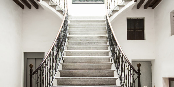 Rehabilitación y Restauración de Fachadas en Mataró · Pintado de Escaleras, Patios Interiores, Patios de Luces, Ascensores