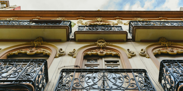 Rehabilitación y Restauración de Fachadas en Mataró · Restauración de Fachadas Emblemáticas