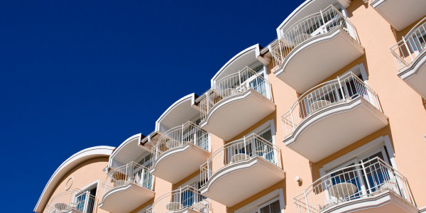 Trabajos Verticales en Fachadas de Edificios / Viviendas en Mataró · Rehabilitación de Fachadas