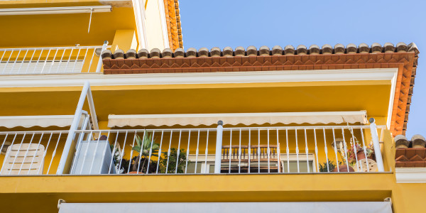 Trabajos Verticales en Fachadas de Edificios / Viviendas en Mataró · Restauración de Fachadas