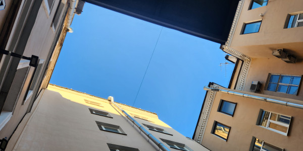 Trabajos Verticales en Fachadas de Edificios / Viviendas en Mataró · Pintado de Fachadas y Patios Interiores de Luces